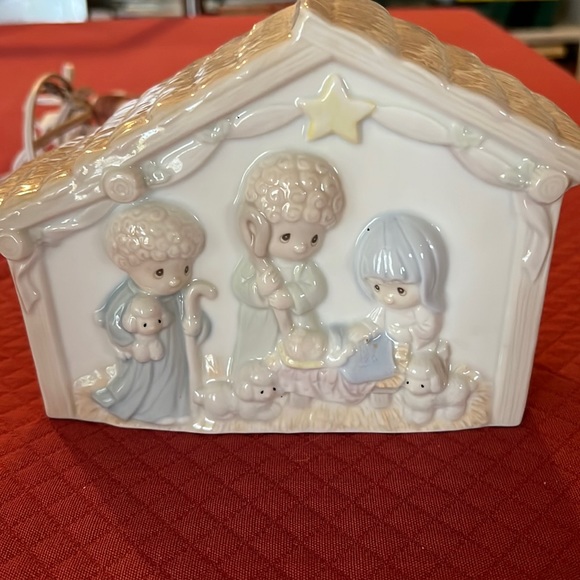 Vintage Authentic precious moments light up nativity. - Picture 3 of 9